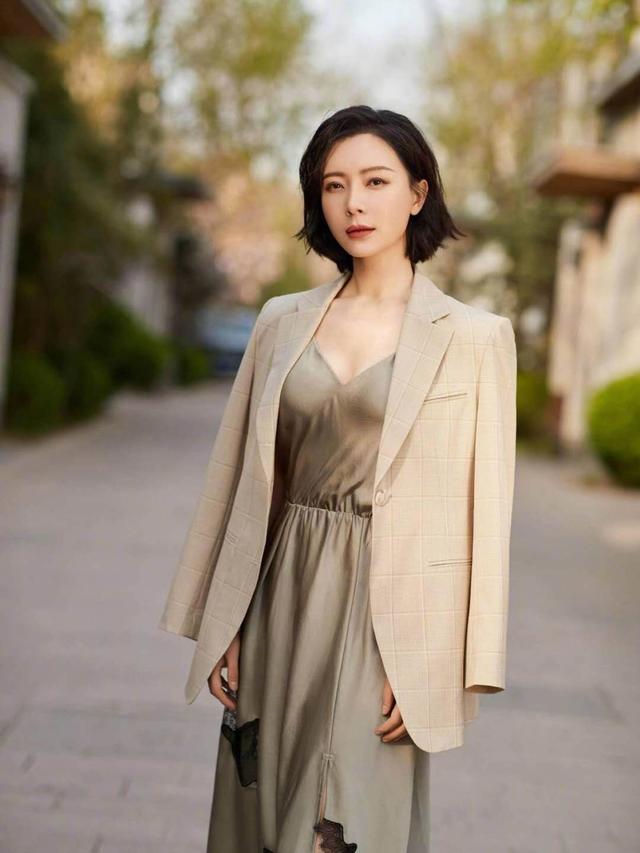 三四十岁以后女人，头发稀疏，建议烫这3种短发发型，洋气显发量