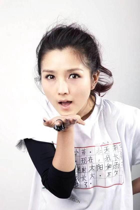 超女何洁:一场互撕的婚姻,3个孩子2个爹,她到底想要什么呢?