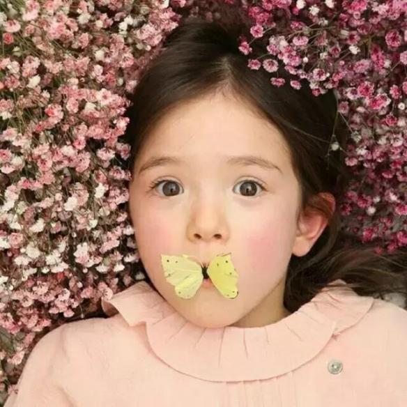 请问生这样的女儿有说明书吗？可爱混血萝莉 崔路易