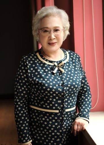 被周总理称为“中国最美女性”,已99岁的秦怡老了依旧如此美丽