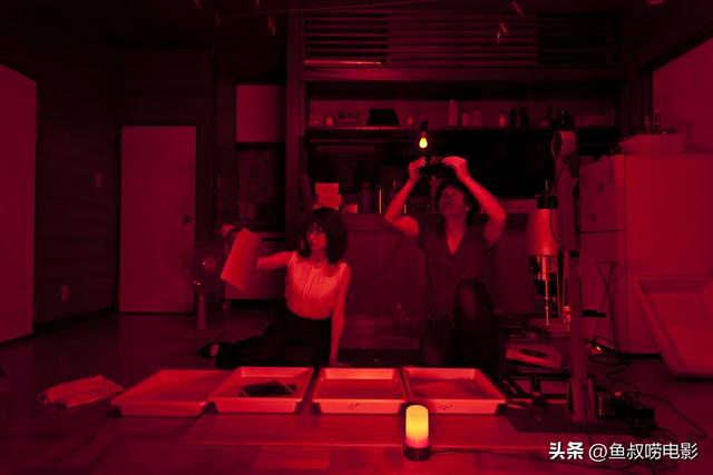 90分钟都是在拍女性身体，从白天到黄昏，摄影师乐此不疲