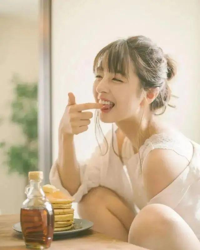 世界杯“亚洲太太”才真惊艳，多人模特出身，一个比一个风情万种