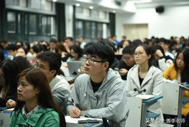 孩子成绩中游，又想提高学历找份好工作？选择什么专业？