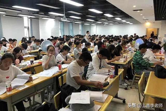 孩子成绩中游，又想提高学历找份好工作？选择什么专业？