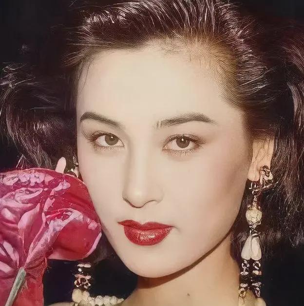 31年前内地“港姐”大赛，不露胸、屁股一样美：当年审美正常
