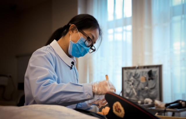 90后美女入殓师李淑萍：从不主动和人握手，一天只能缝合一具遗体