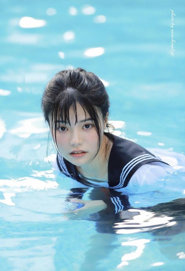 JK少女丨她如水化入蓝色