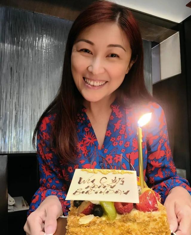 TVB前绿叶做足20年被逼走 转做网红收入丰厚！为丈夫连生三胎