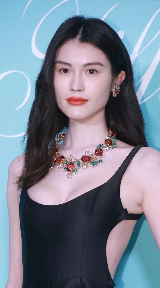 香港这一夜，港娱女星风情万种，但可惜的是，有些人太像网红了