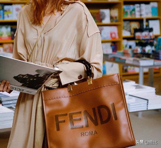爱包女孩必看｜21款当下最火的大牌包包，综合实力能得几分？