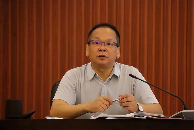 湖南“奢靡老虎”廖炎秋：住一晚宾馆花几万，饭局配年轻女秘书