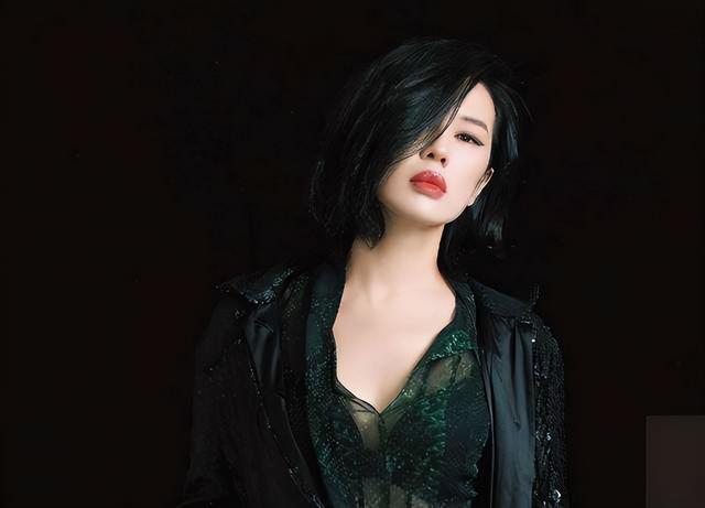 这些女星的身材告诉你：“干干瘪瘪”不叫美，珠圆玉润才更有韵味