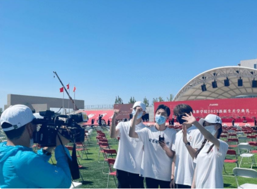 北影、中戏开学场面，堪称“视觉盛宴”，网友却纳闷：是我脸盲？