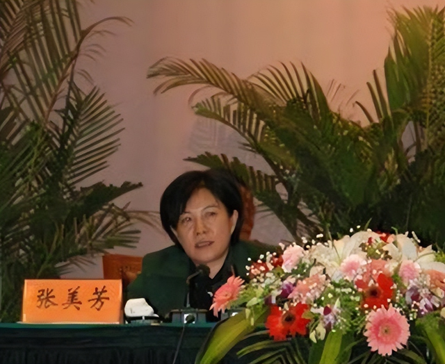 博士美女贪官张美芳：嚣张贪腐，私生活糜烂包养多名小白脸