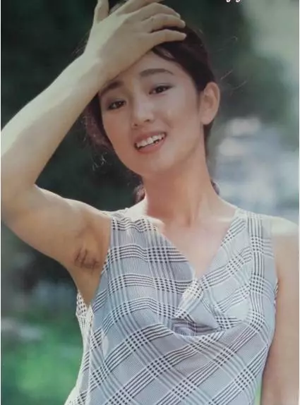 女星纯天然挂历照：刘晓庆孙俪宋丹丹汪明荃那英…巩俐腋毛都没刮