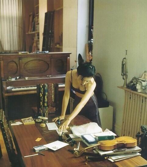 林熙蕾早年大尺度写真 轻解内衣双峰傲人