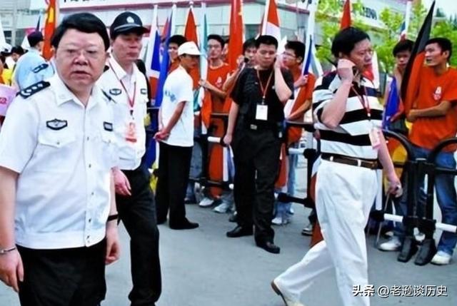 “扫黑局长”文强覆灭记：霸占警花十余年，被捕时家中发现2000万
