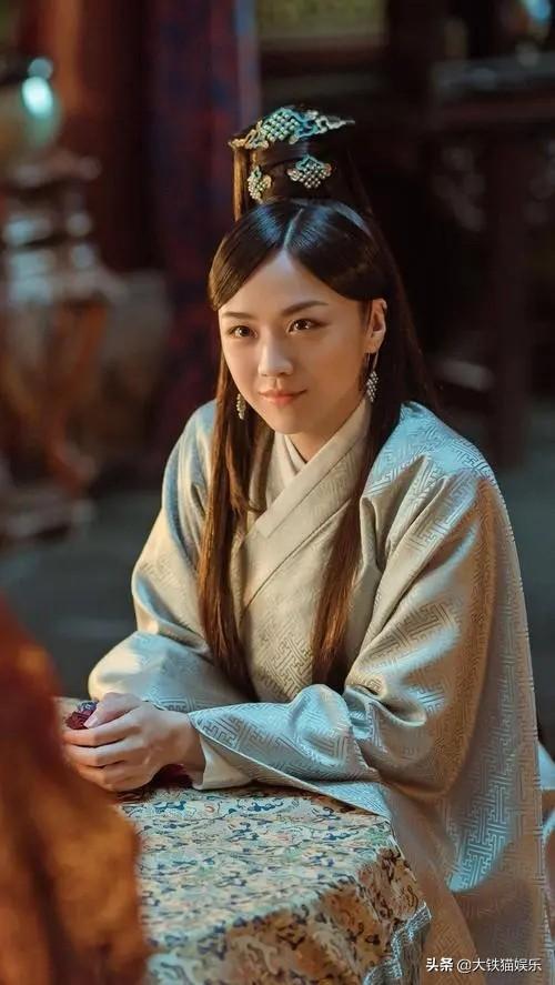 “胸有大痣”是美人标配？10位胸口有朱砂痣的女星，个个貌美如花