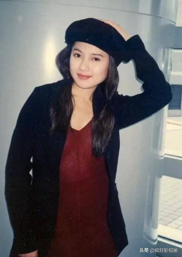 蜜桃女神李丽珍，被闺蜜“出卖”险些跳楼，56岁活成真玉女