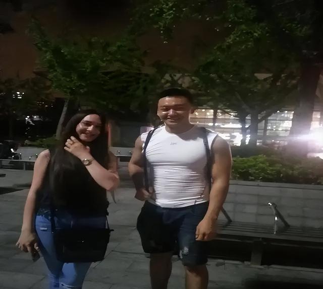 山西小伙健身邂逅亚美尼亚美女,娶回家生两个混血儿,如今怎样了