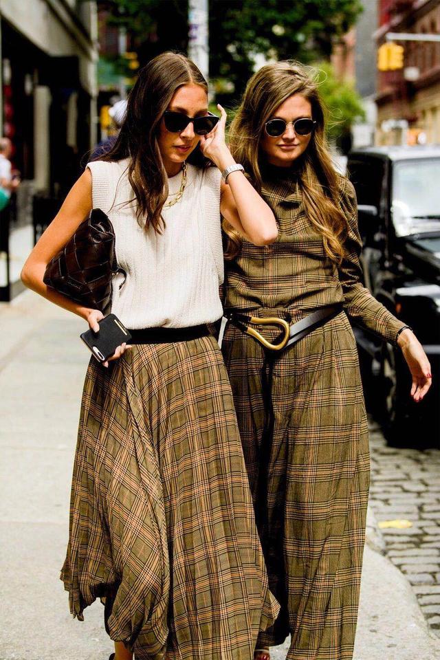 这背心神奇了，别的衣服最多不挑身材，它连性别都不挑，男女通杀