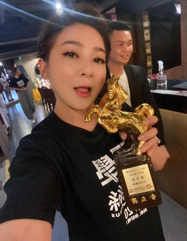 她是台湾滨崎步，13岁出道养家，出淤泥而不染，励志经历堪比张兰