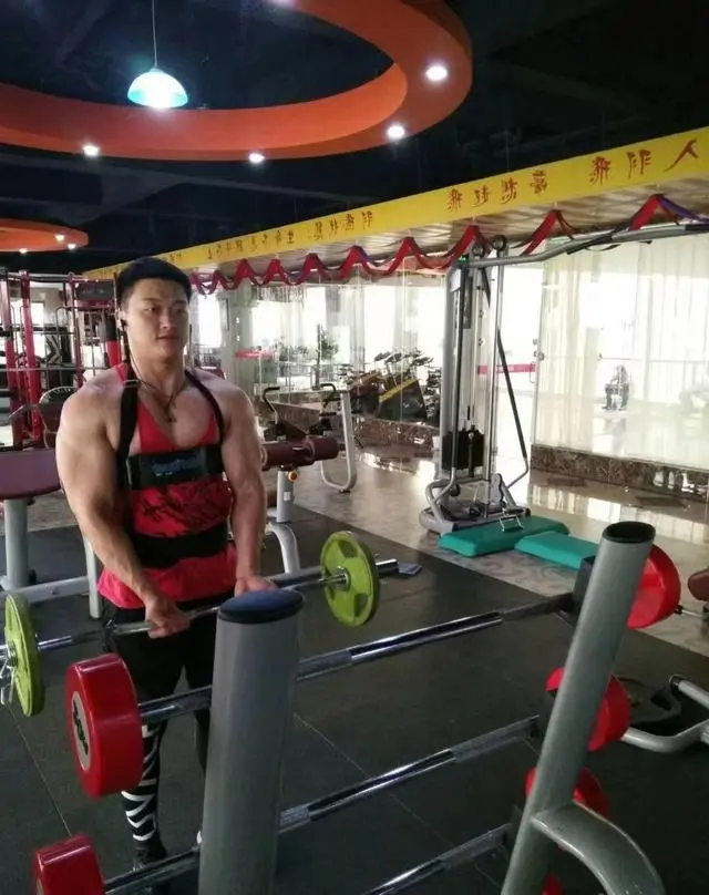 山西小伙健身邂逅亚美尼亚美女,娶回家生两个混血儿,如今怎样了