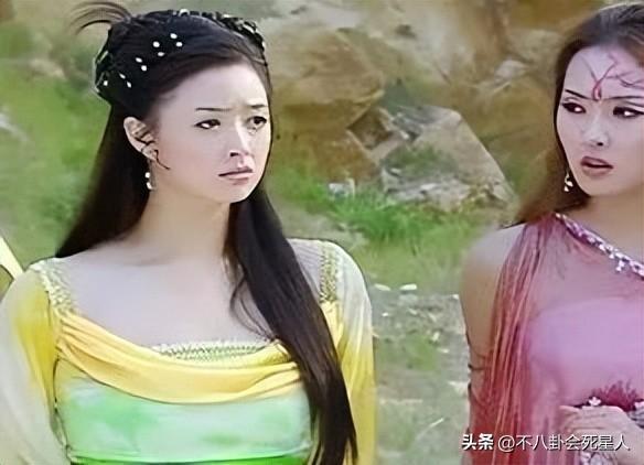 当胖女星穿紧身裙，太过丰满，肥肉都被勒出来了
