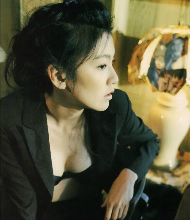 林熙蕾早年大尺度写真 轻解内衣双峰傲人