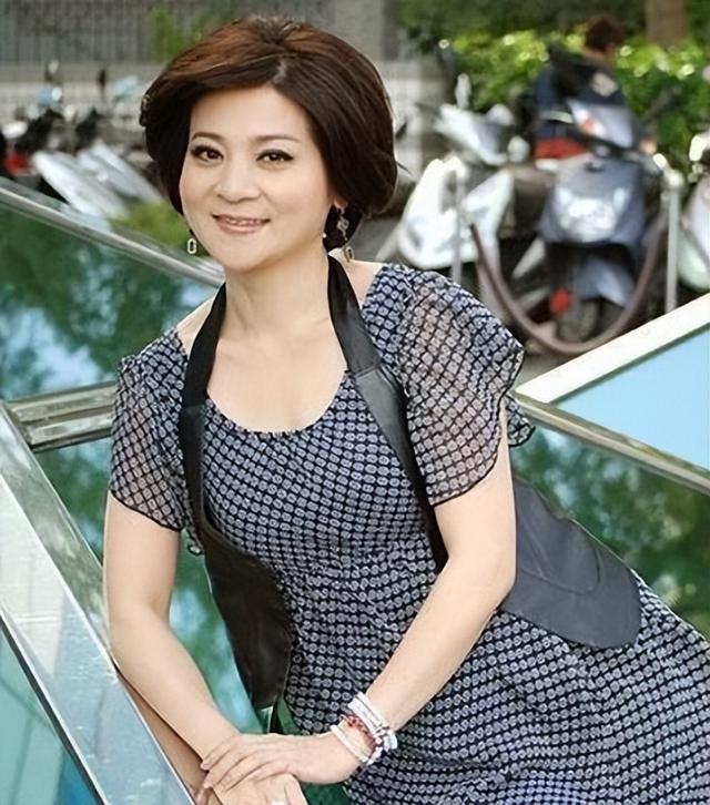 她是台湾滨崎步，13岁出道养家，出淤泥而不染，励志经历堪比张兰