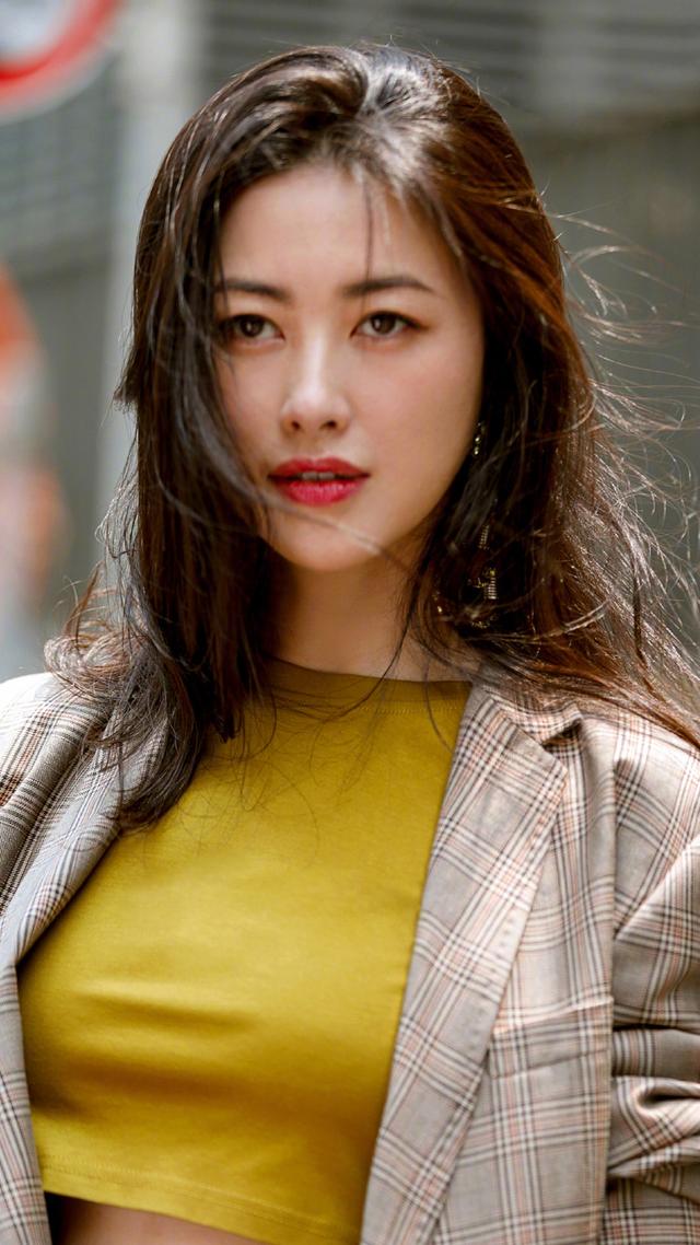这些女星的身材告诉你：“干干瘪瘪”不叫美，珠圆玉润才更有韵味