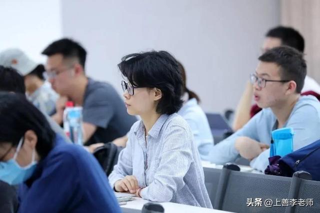 孩子成绩中游，又想提高学历找份好工作？选择什么专业？