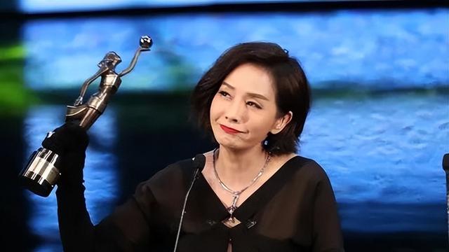 香港这一夜，港娱女星风情万种，但可惜的是，有些人太像网红了