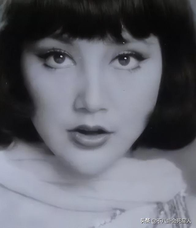 8位女星“一脱成名”,美艳背后,有人终身未婚,还有人跳楼自杀