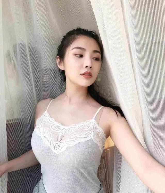这些女星的身材告诉你：“干干瘪瘪”不叫美，珠圆玉润才更有韵味