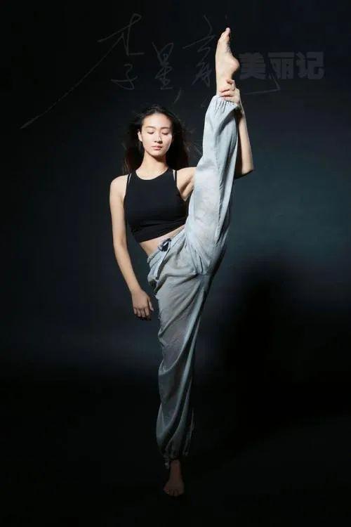 20位中国美女“一字马”，美炸了