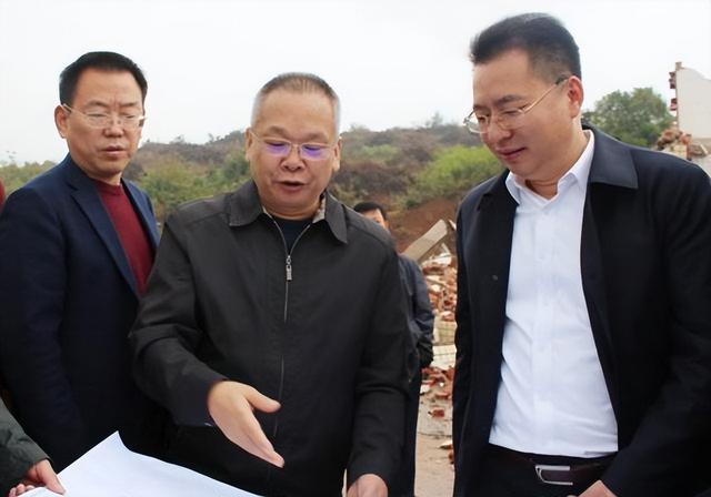 湖南“奢靡老虎”廖炎秋：住一晚宾馆花几万，饭局配年轻女秘书