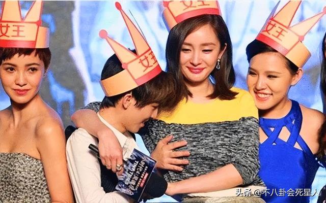 从柳岩到杨幂胸大也是烦恼?总被男星盯着胸看,参加综艺也不例外