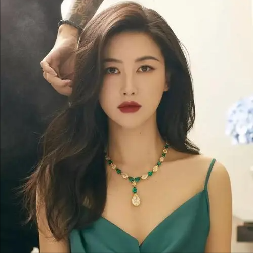 这些女星的身材告诉你：“干干瘪瘪”不叫美，珠圆玉润才更有韵味