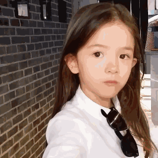 请问生这样的女儿有说明书吗?可爱混血萝莉 崔路易