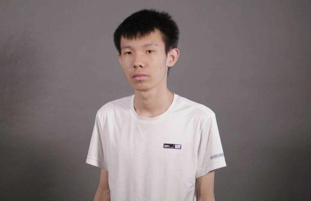 全场最矮的男人魅力有多大？张嘉文被美女“玩弄”，网友羡慕死了