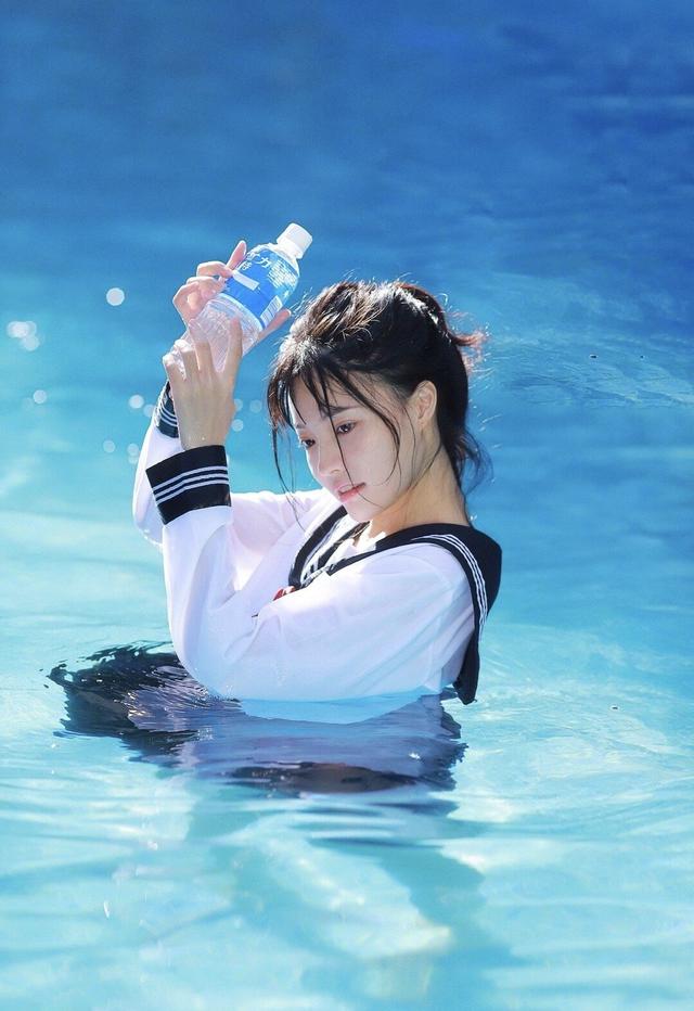 JK少女丨她如水化入蓝色