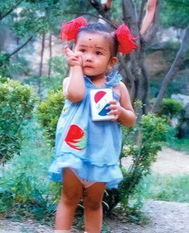 超女何洁:一场互撕的婚姻,3个孩子2个爹,她到底想要什么呢?