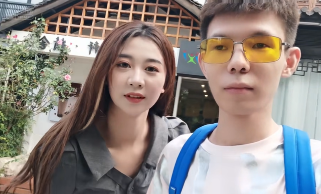 全场最矮的男人魅力有多大？张嘉文被美女“玩弄”，网友羡慕死了