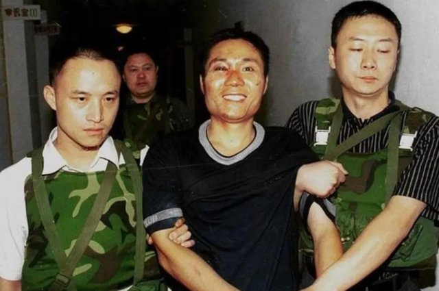 “打黑局长”文强覆灭记:强奸未成年少女,玩弄女明星,判死刑