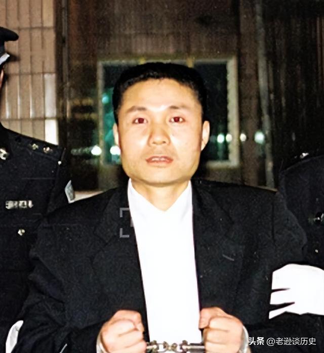 “扫黑局长”文强覆灭记：霸占警花十余年，被捕时家中发现2000万