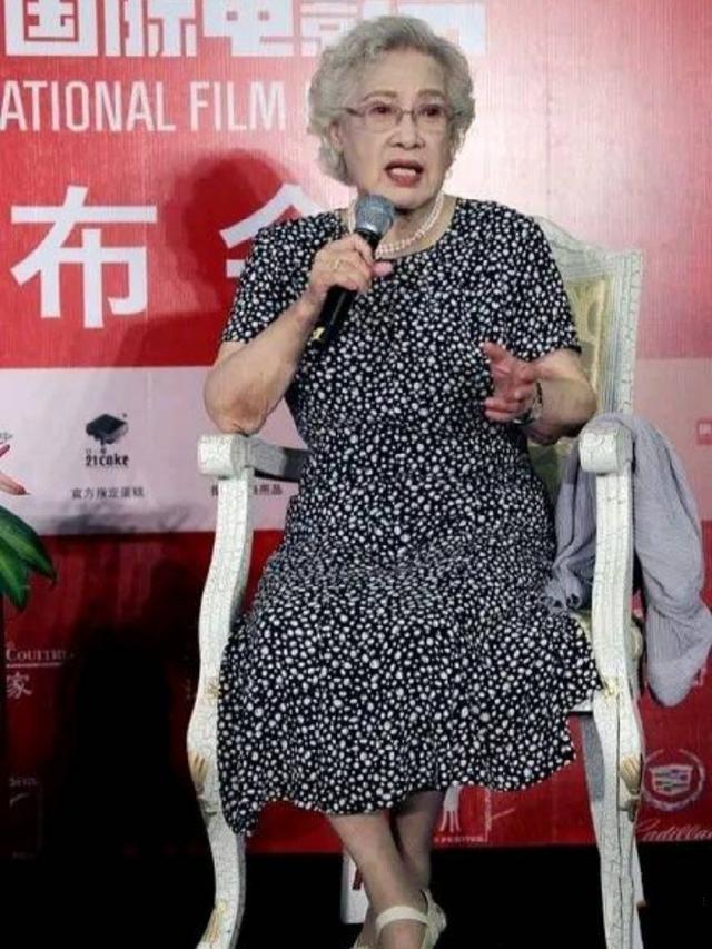 被周总理称为“中国最美女性”,已99岁的秦怡老了依旧如此美丽