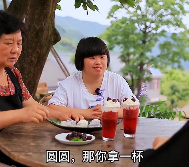 娜娜的乡村生活：母女凭温馨日常爆火，女儿患唐氏综合征依然自信