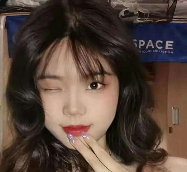 江苏19岁漂亮女生，劈腿体育生，男友：我每月给你4000，你却不忠