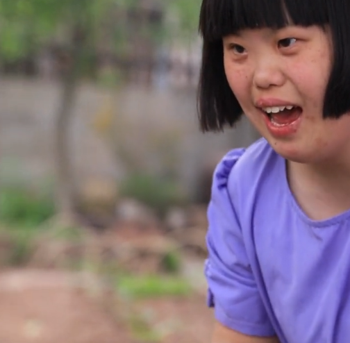 娜娜的乡村生活：母女凭温馨日常爆火，女儿患唐氏综合征依然自信